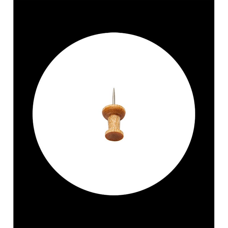 Pins de madera y acero