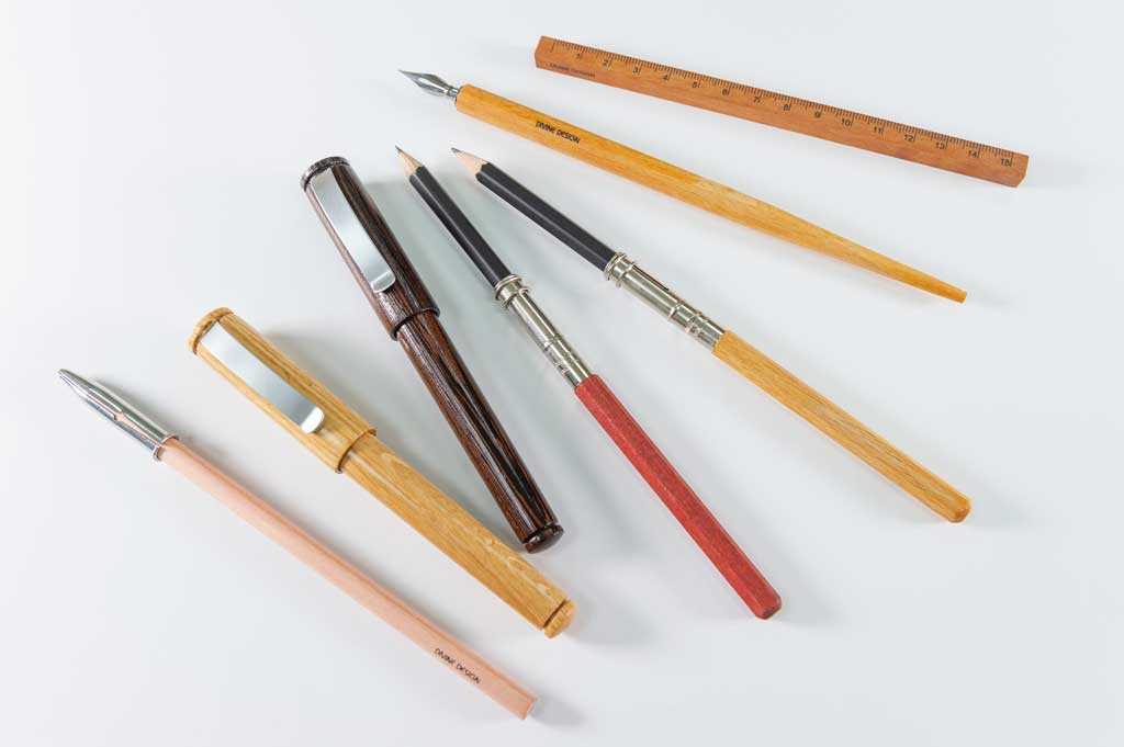 lapices y plumas de madera